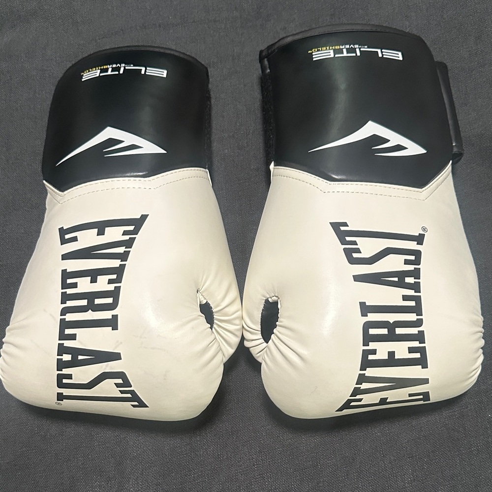 Everlast Elite Gloves in Black and Cream